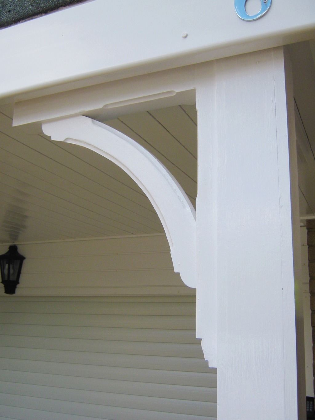George woods white curved gallows bracket